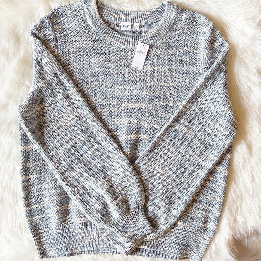 Women’s XL Blue and White Gap Sweater